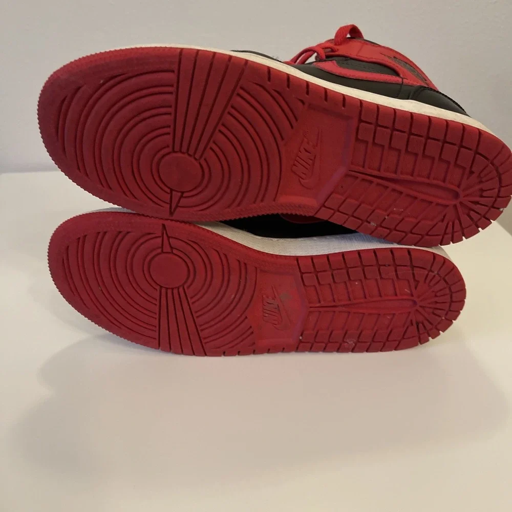 Air Jordan 1 Mid Alternate Bred (2022) DQ8423-060 Black/Red Boys 5Y